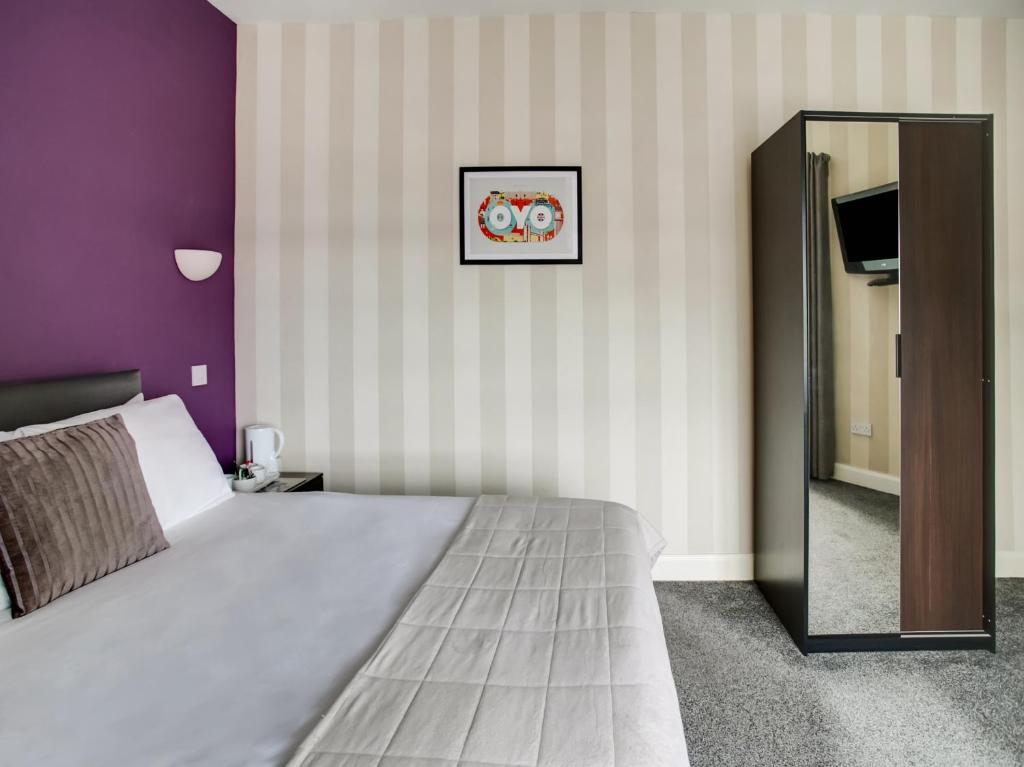 Postel nebo postele na pokoji v ubytování OYO Gin House Hotel