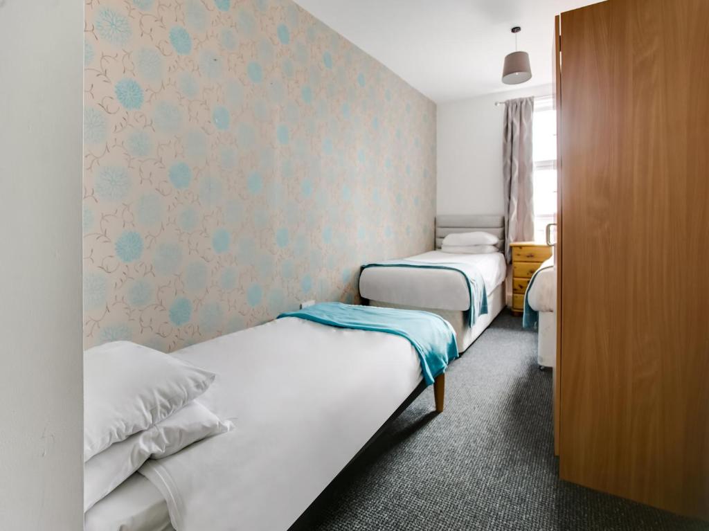 Postel nebo postele na pokoji v ubytování OYO Gin House Hotel