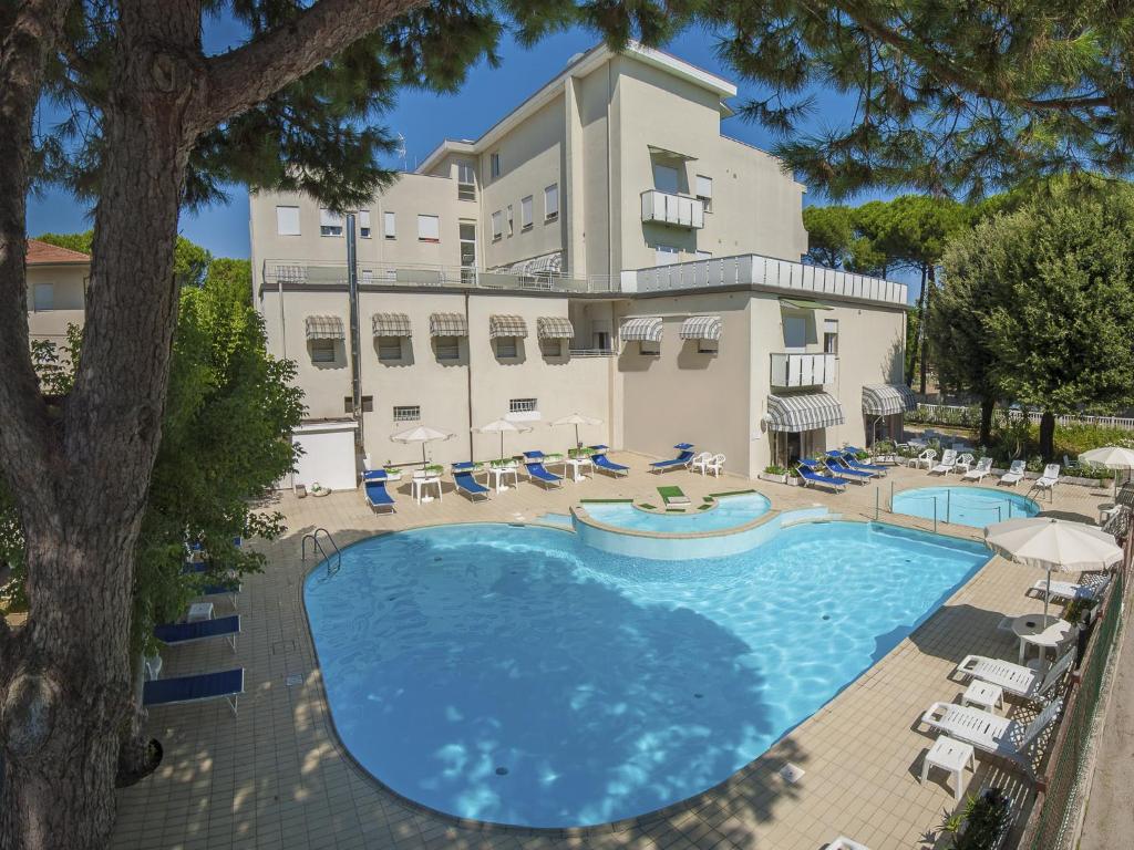 Bazén v ubytování New Hotel Chiari nebo v jeho okolí