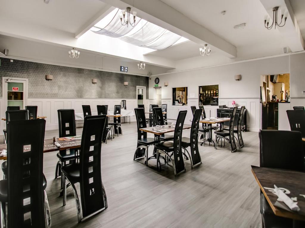 Restaurace v ubytování OYO Gin House Hotel