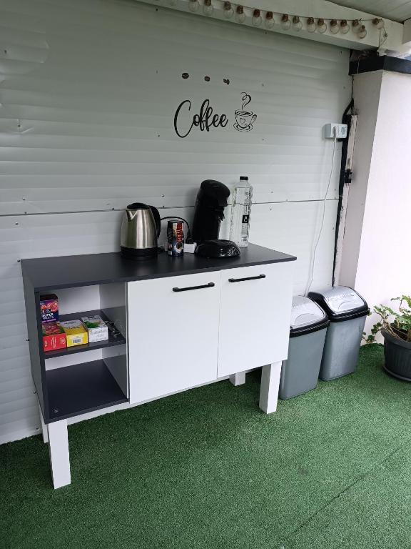 Příslušenství pro přípravu čaje a kávy v ubytování Rio rooms