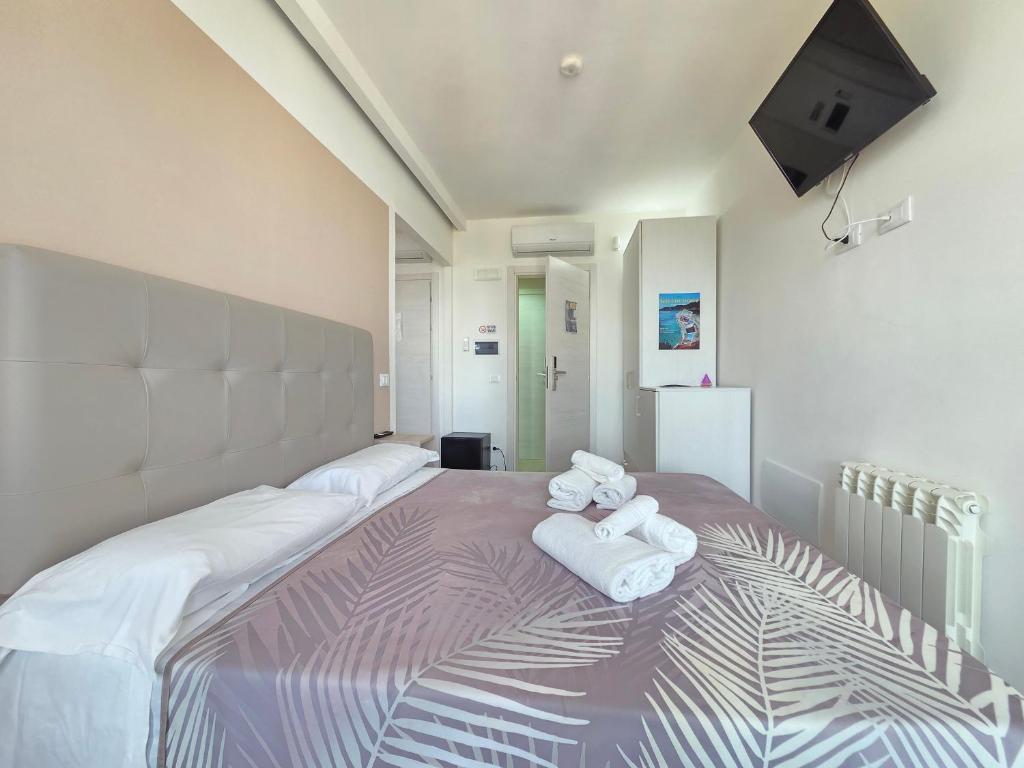 Postel nebo postele na pokoji v ubytování Suite Torre Azzurra B&B - Rooftop Sea View