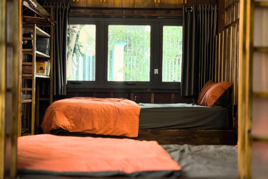 Postel nebo postele na pokoji v ubytování Thỏ Non Garden - Bảo Lộc Center 02