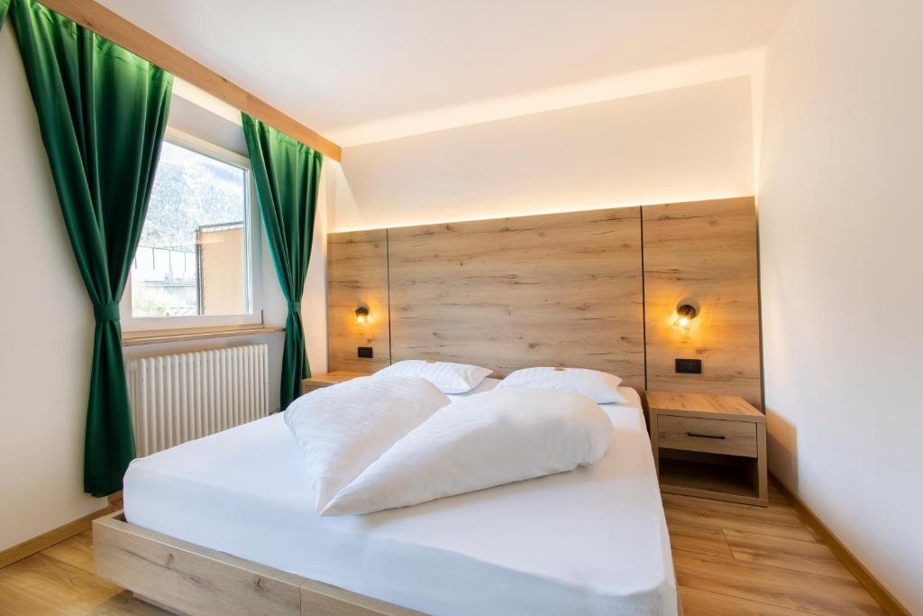 Postel nebo postele na pokoji v ubytování Gasthof Goldenes Lamm