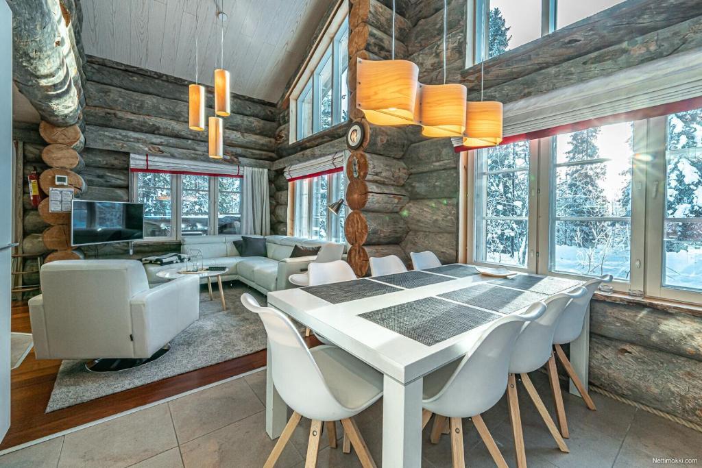 Χώρος καθιστικού στο Levin Kreivi by Hilla Villas