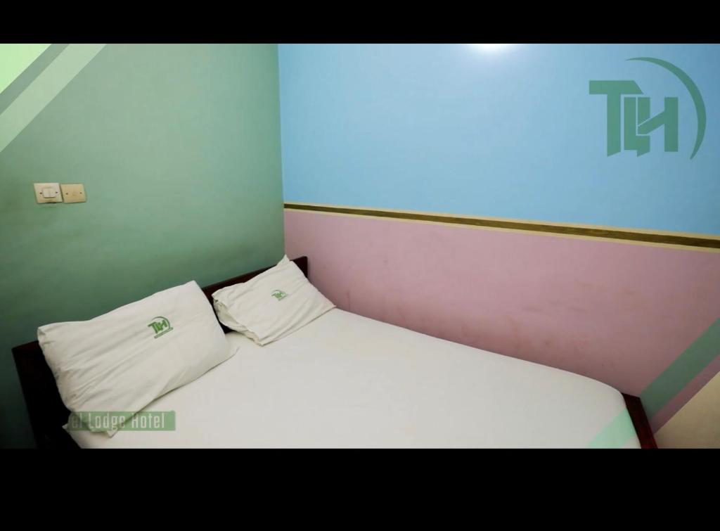 Postel nebo postele na pokoji v ubytování TRAVEL LODGEs