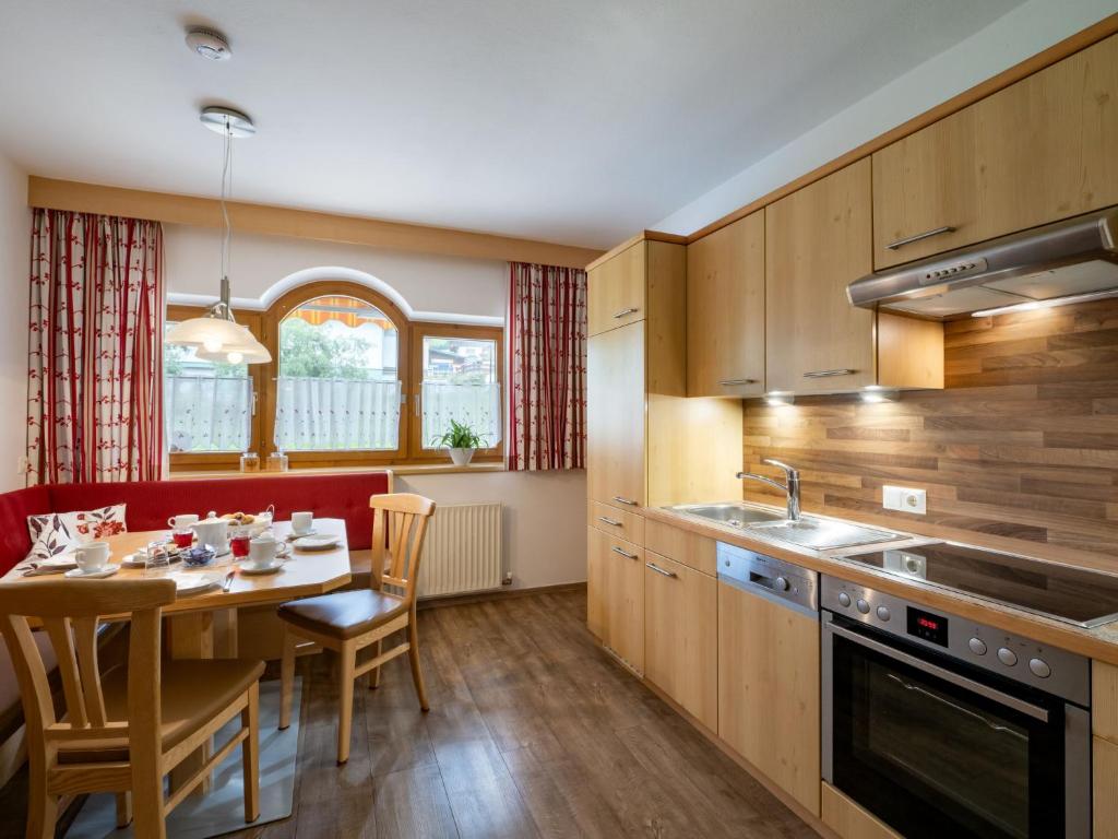 Η κουζίνα ή μικρή κουζίνα στο Apartment Daniela-5 by Interhome