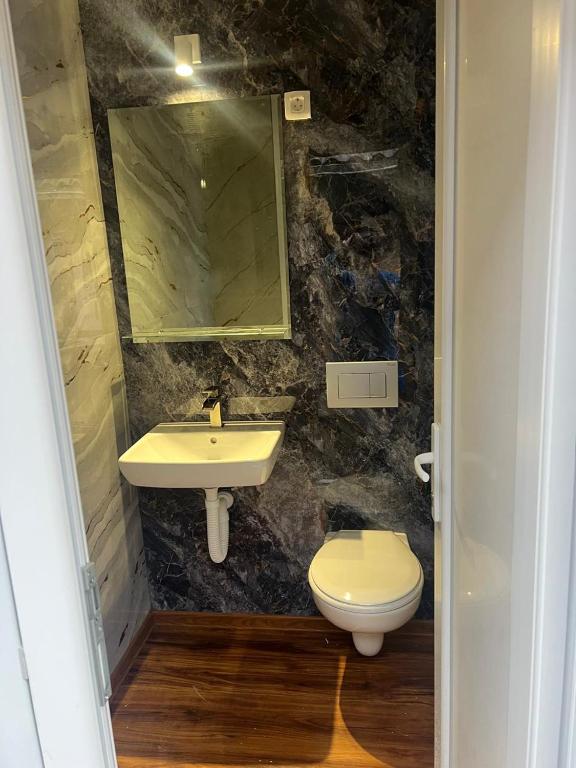 Vannituba majutusasutuses Glamping Tent - Tara Place
