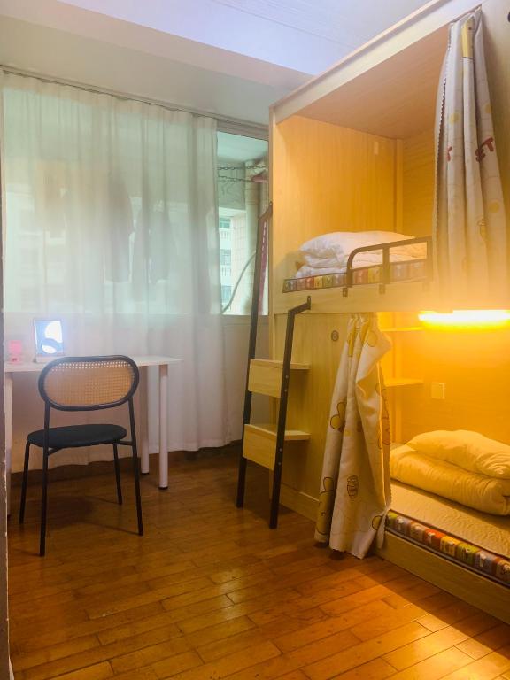 Postel nebo postele na pokoji v ubytování Travelers' Nest Youth Hostel