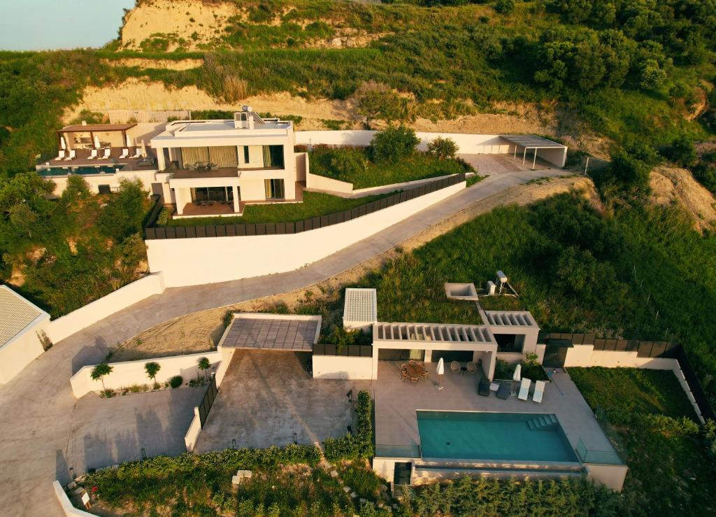 Bazén v ubytování Althea Lavish Estate - Villa & Suite nebo v jeho okolí