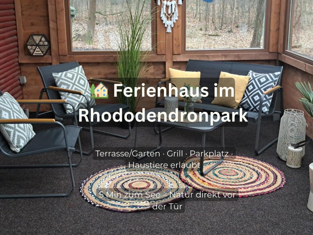 a patio with chairs and a rug on the ground at Blütenhaus im Rhododendronpark 5 min zum See in Kromlau