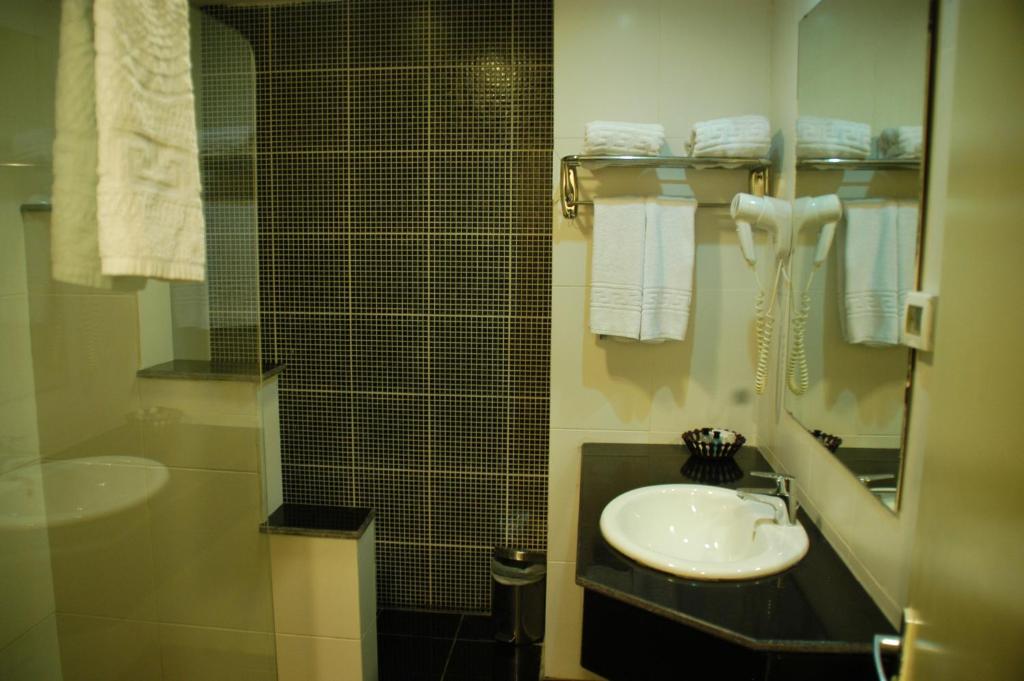Koupelna v ubytování Mina Hotel