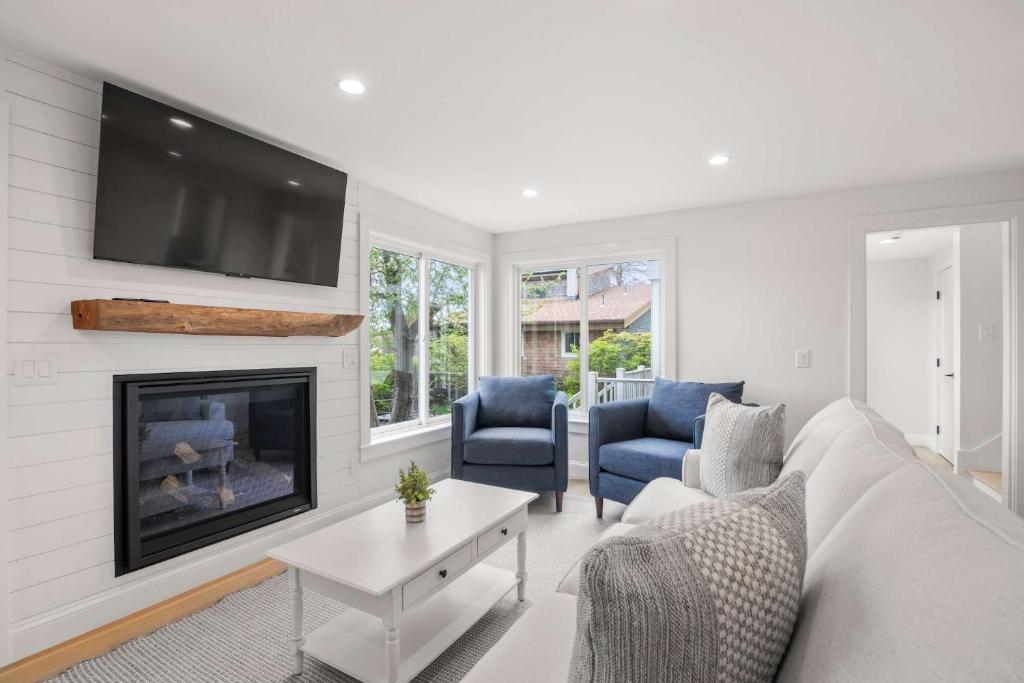 a living room with a couch and a fireplace at Serene Cozy Waterfront 3 Mi to Downtown in Harwich