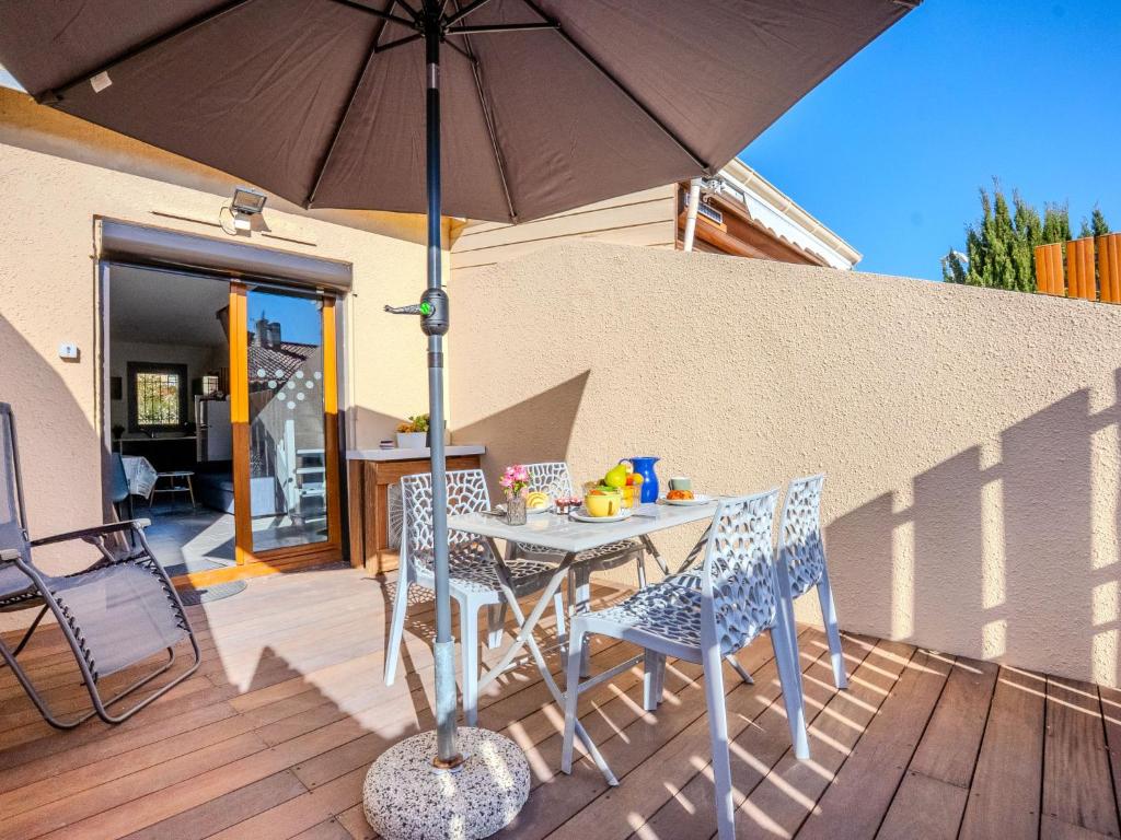 Balkoni atau teres di Holiday Home Les Maisons de la Plage-13 by Interhome