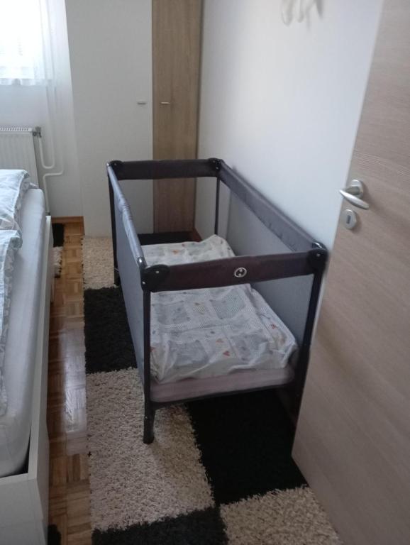 Postel nebo postele na pokoji v ubytování Apartma JERMAN - Cerknica