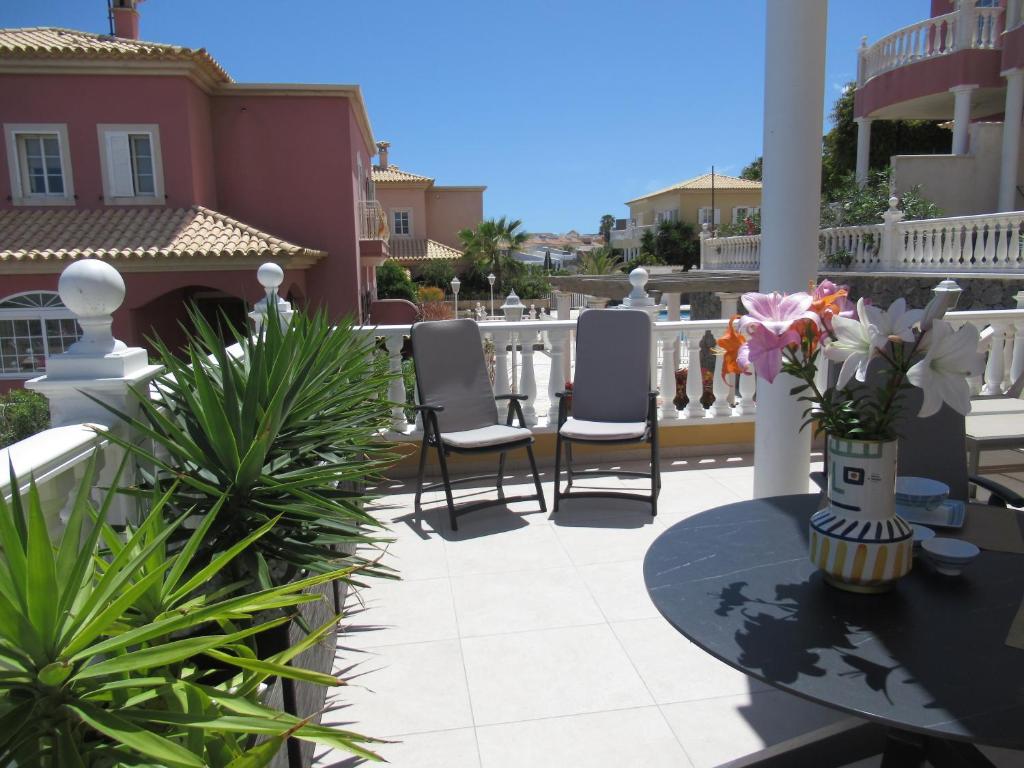 Posedenie v ubytovaní SOMETHING SPECIAL LAS DUNAS 9 by RENTMEDANO pretty villa with sea view and pool