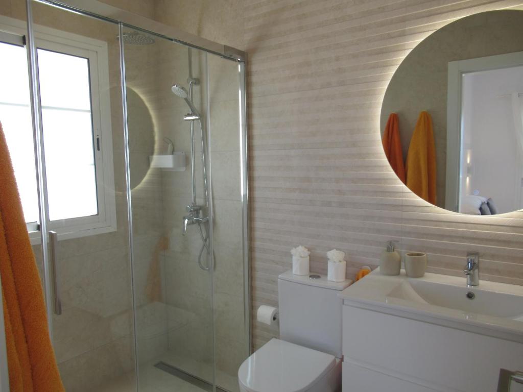 Kúpeľňa v ubytovaní SOMETHING SPECIAL LAS DUNAS 9 by RENTMEDANO pretty villa with sea view and pool