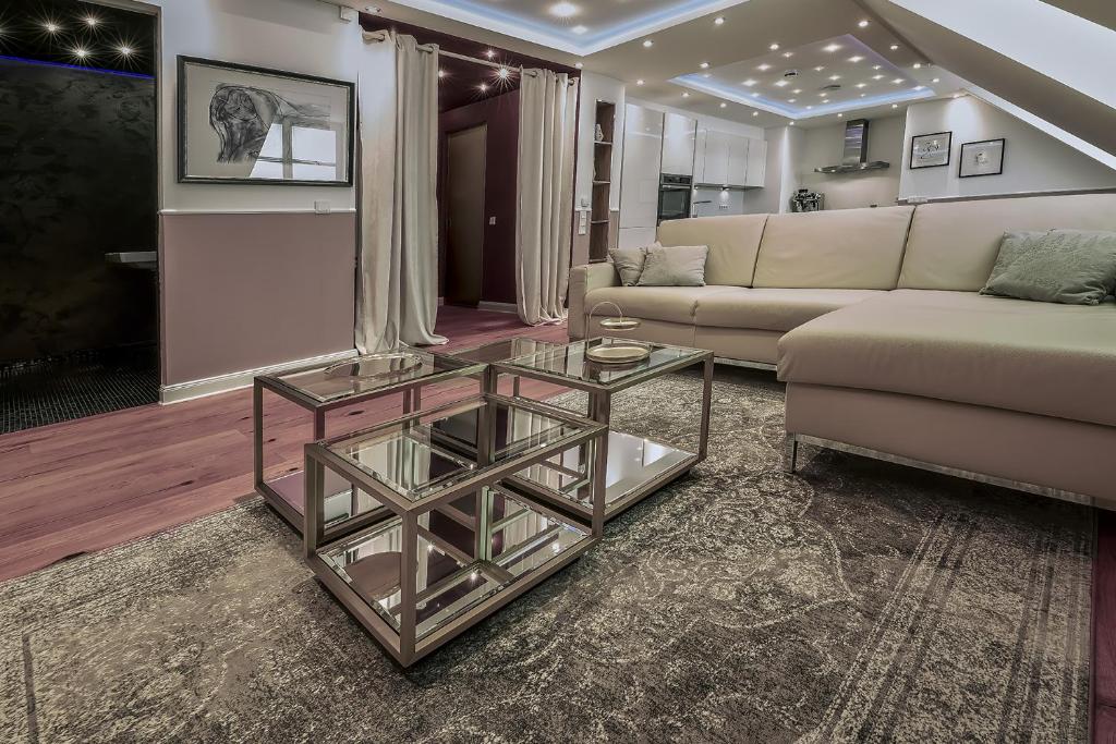 
Executive Suite with Whirlpool and Premium Kingsize Bed
