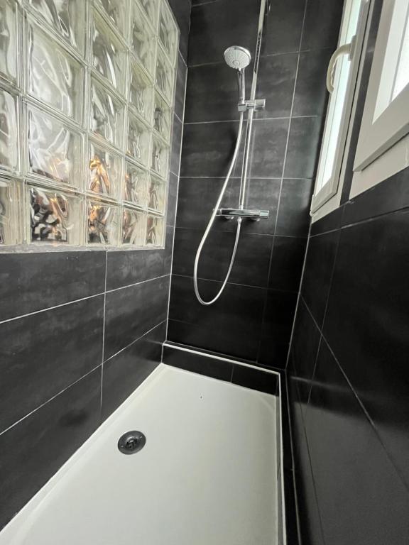 Alexander Home with parking and terrace – photo 9