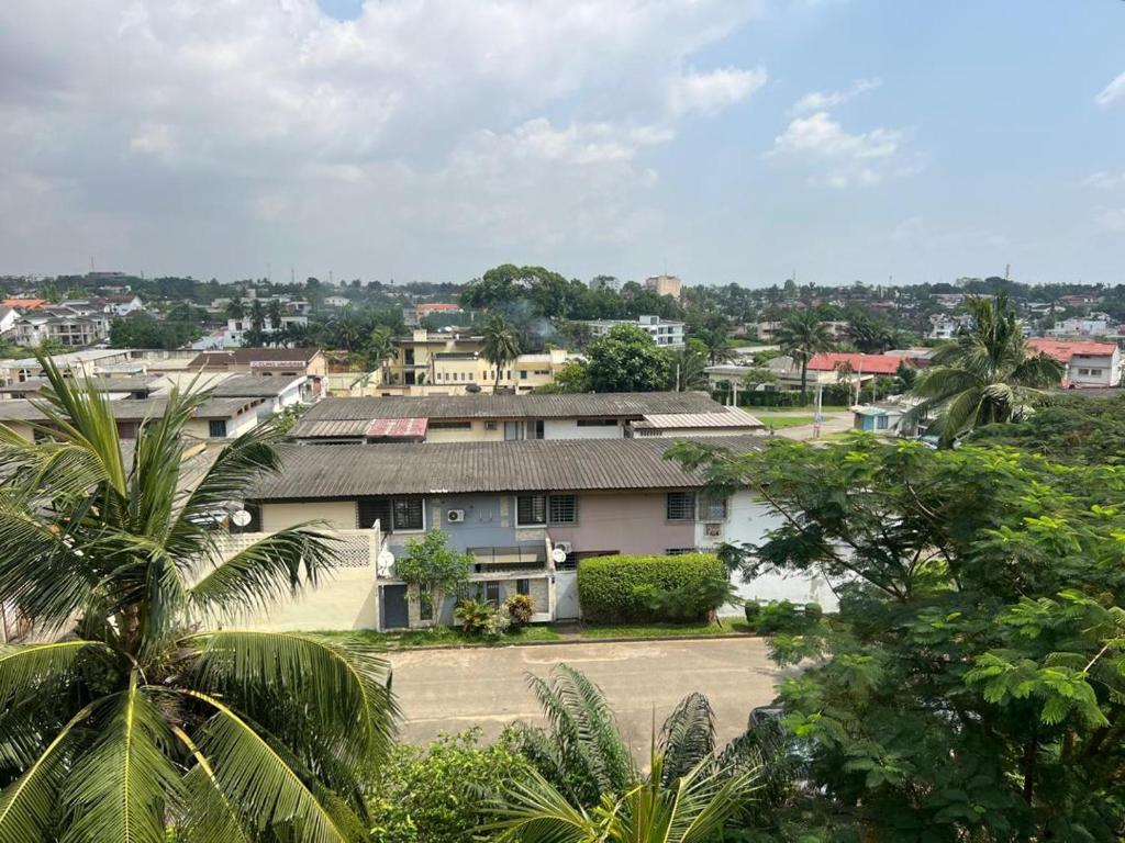 a view of a town with houses and trees at résidence Nathalia in Abidjan