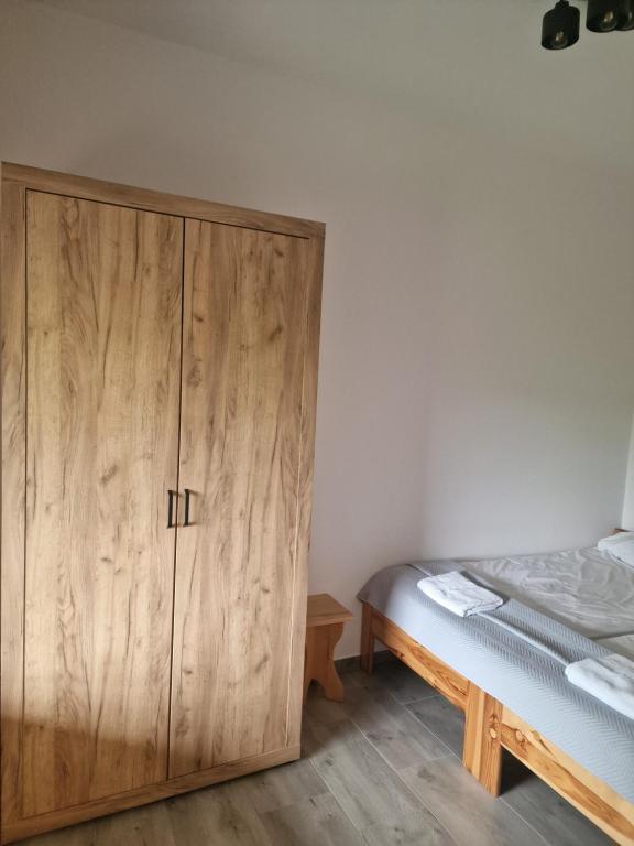 Posteľ alebo postele v izbe v ubytovaní Apartamenty Mazury