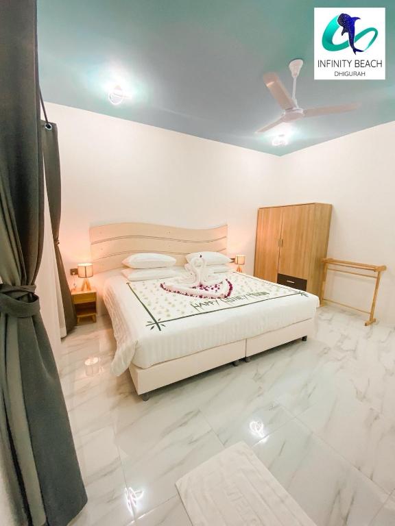 Postel nebo postele na pokoji v ubytování Infinity Beach Dhigurah