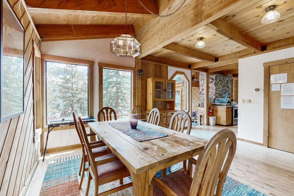 Fotografie z fotogalerie ubytování Classic Donner Lake View Cabin v destinaci Truckee