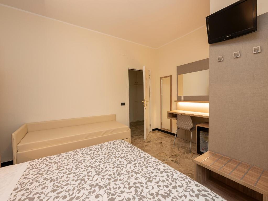 A bed or beds in a room at Hotel La Rotonda