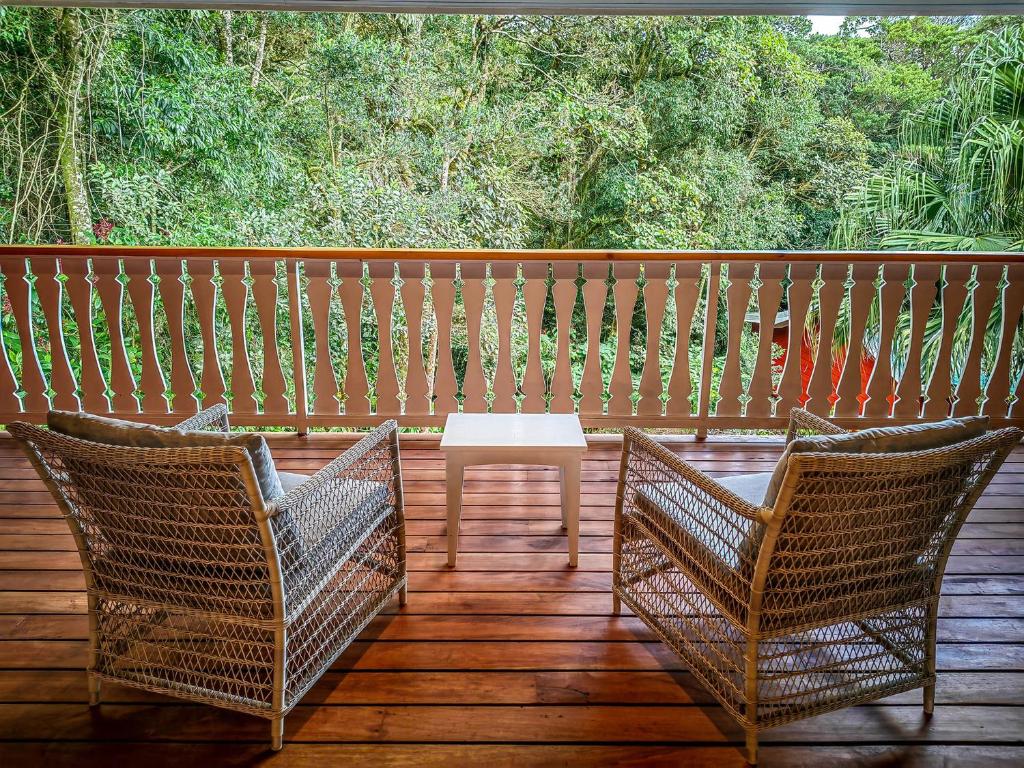 Un balcón o terraza de Cloud Forest Lodge