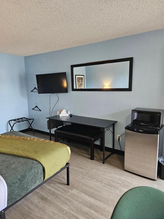 Sumner Motor Inn - Queen Room - Non-Smoking