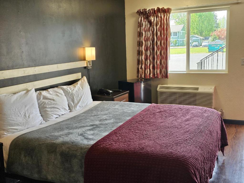 Sumner Motor Inn - King Room - Non-Smoking
