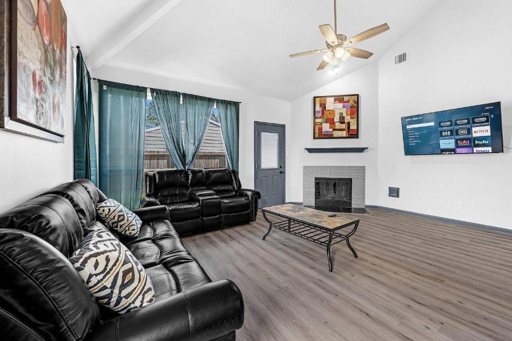 Χώρος καθιστικού στο New 5BR/2.5 Ba. Hwy6/Copperfield/cypress