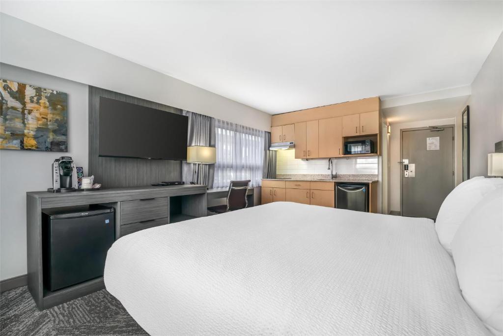 Kuchyň nebo kuchyňský kout v ubytování Best Western Prince George Downtown