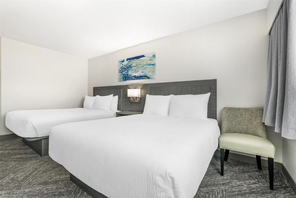 Postel nebo postele na pokoji v ubytování Best Western Prince George Downtown