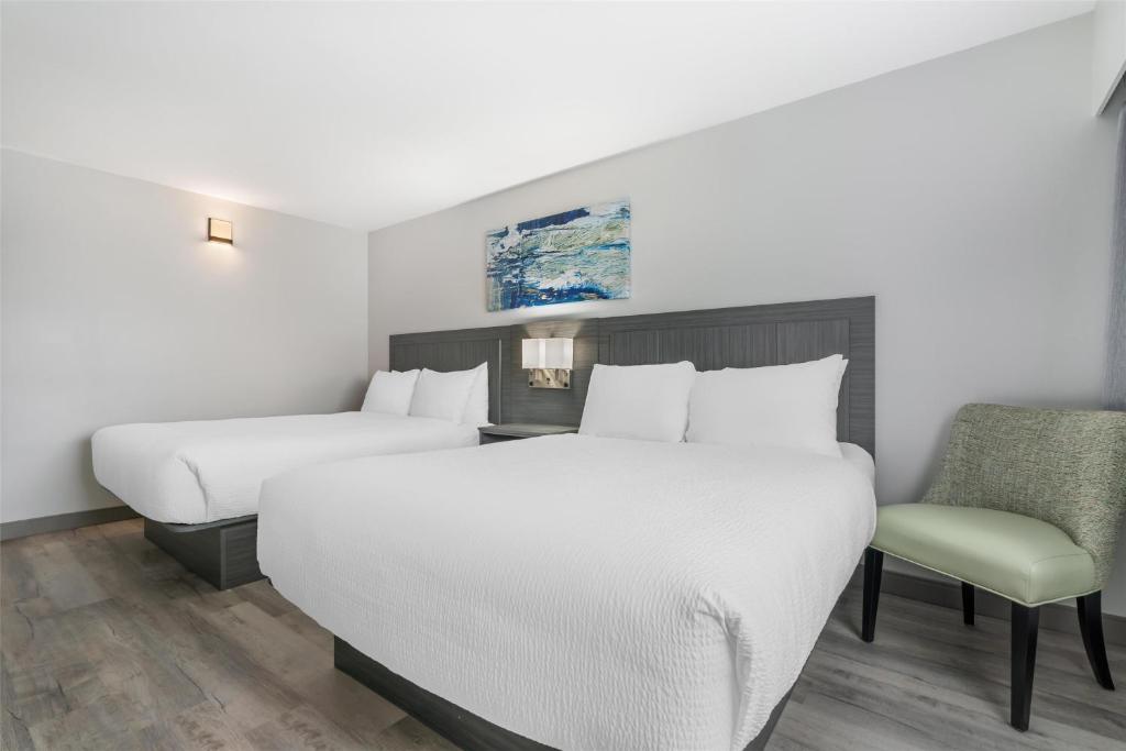 Postel nebo postele na pokoji v ubytování Best Western Prince George Downtown