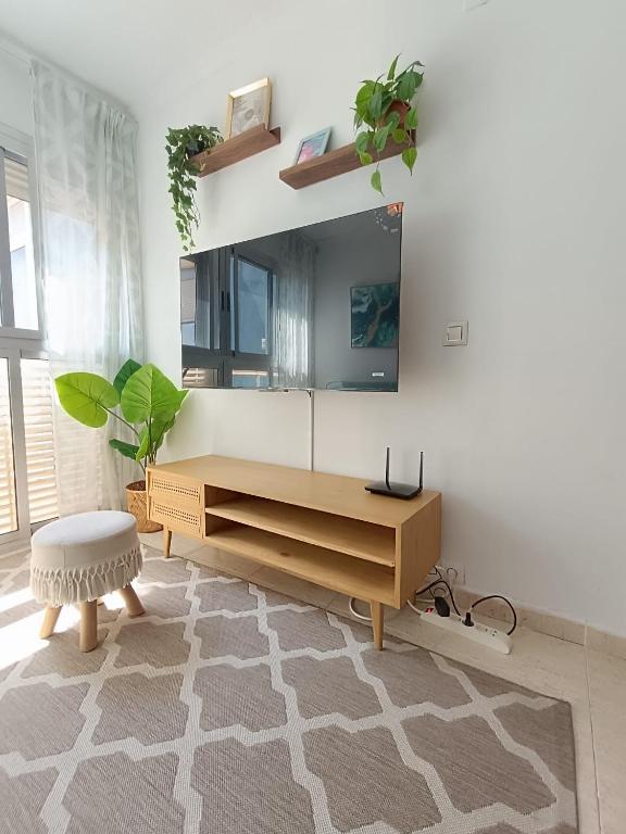 TV a/nebo společenská místnost v ubytování Espectacular apartment con piscina, vistas al mar y tranquilidad 10 min desde Valencia