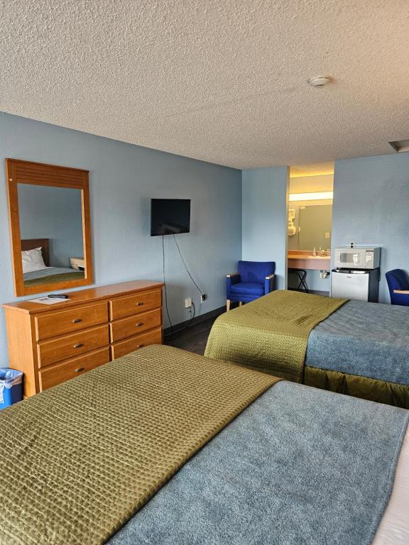 Sumner Motor Inn - Queen Room With Two Queen Beds - Non-Smoking