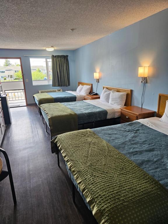 Sumner Motor Inn - Triple Room - Non-Smoking