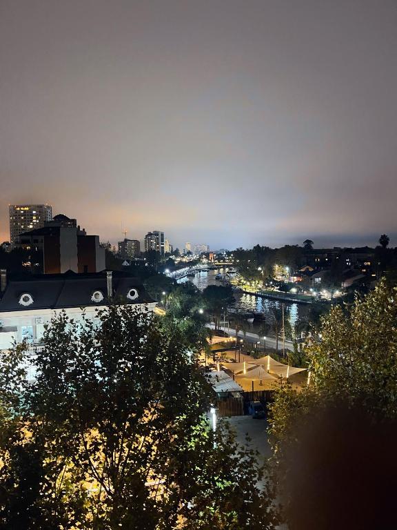 Una vista general de Tigre o una vista desde la ciudad tomada desde el departamento