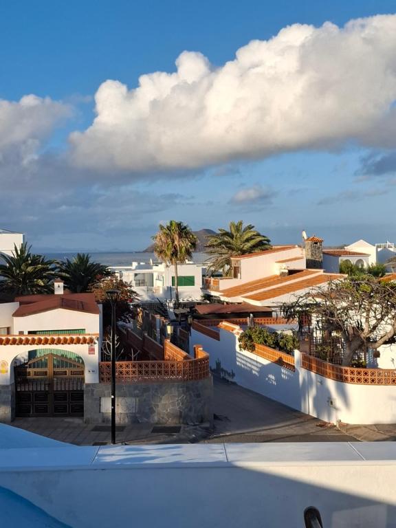 Bazén v ubytování Las Olas Corralejo beach nebo v jeho okolí