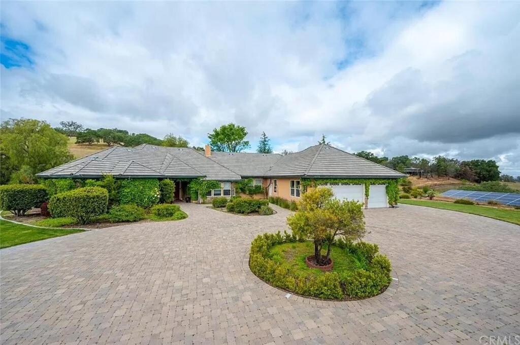 a house with a pavilion in the middle of a driveway at El Tranquillo in Templeton