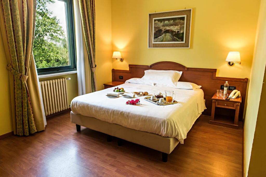 Postel nebo postele na pokoji v ubytování Hotel Cinzia Ristorante Christian e Manuel