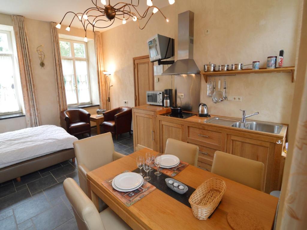 Kuchyň nebo kuchyňský kout v ubytování Apartment in Aywaille near Remouchamps Caves