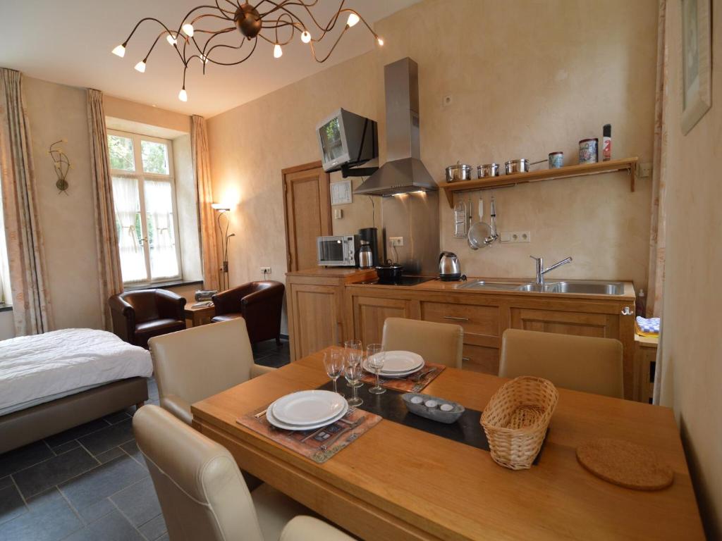 Kuchyň nebo kuchyňský kout v ubytování Apartment in Aywaille near Remouchamps Caves