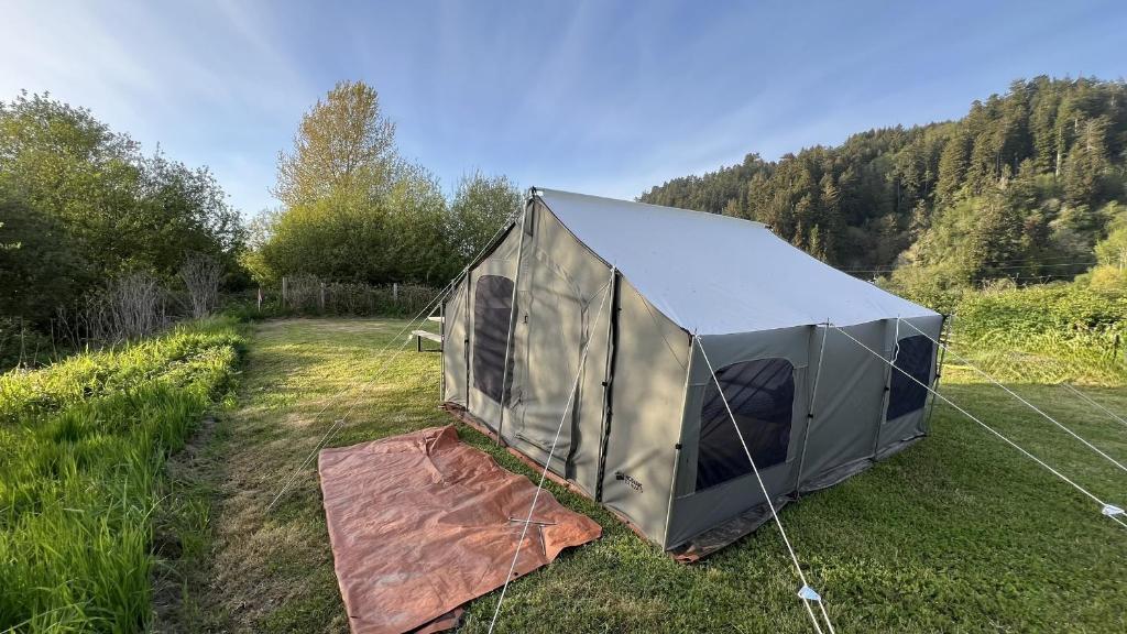Příroda nedaleko luxury tent