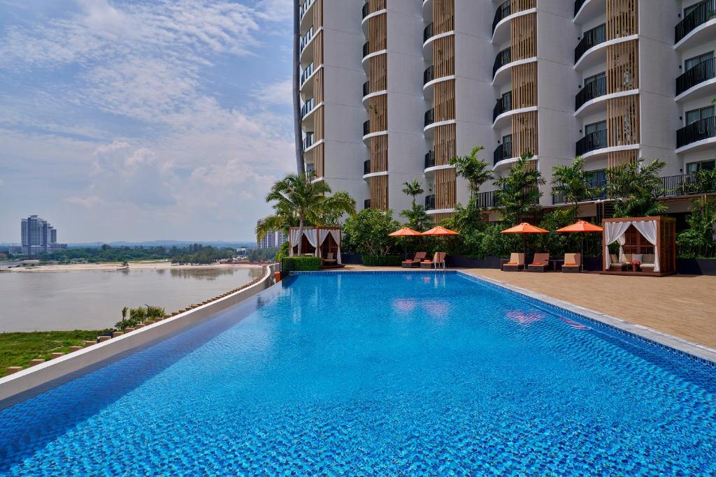Bazén v ubytování Birkin International Hotel nebo v jeho okolí