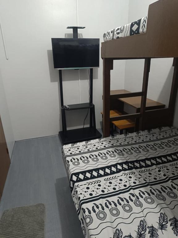 Postel nebo postele na pokoji v ubytování Felipas City Center Budget Room Home Stay