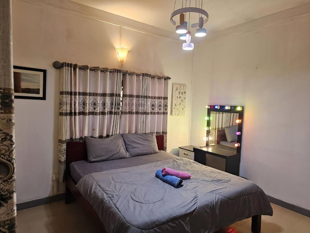 Postel nebo postele na pokoji v ubytování Namo Angkor Villa
