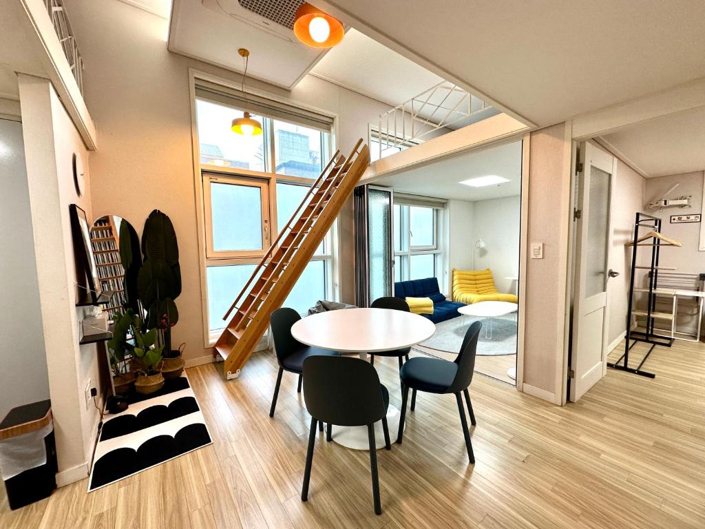 4th Floor Entire Gangnam Apartment, Seoul (updated prices 2026)