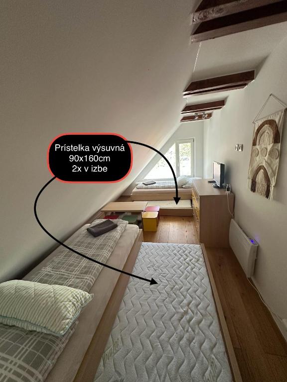 Postel nebo postele na pokoji v ubytování APARTMÁN MEZONET DONOVALY Plesnivec